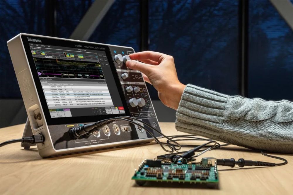 汽車總線研發(fā)測(cè)試便攜式示波器，內(nèi)置鋰電池